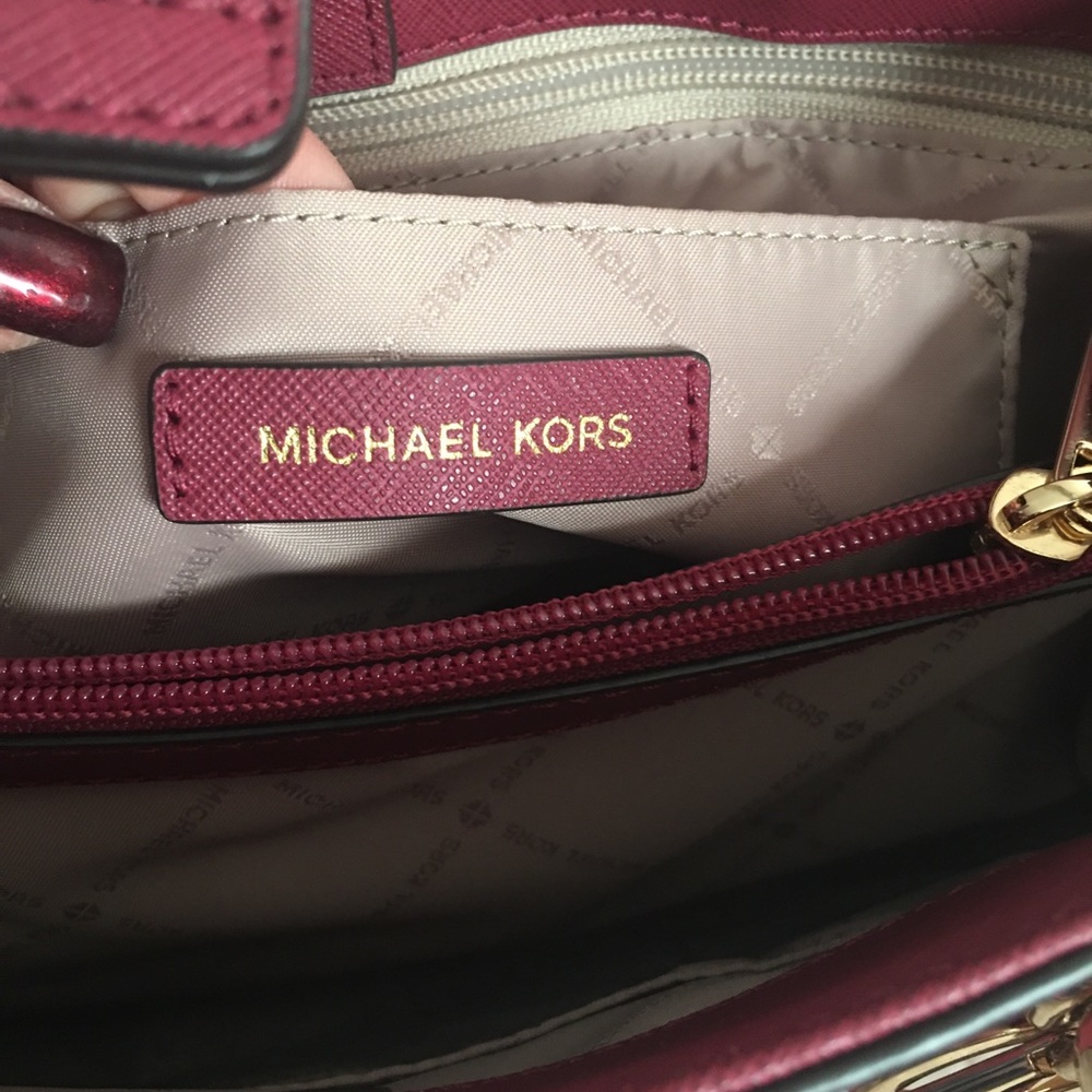 MIcheal Kors Sofia Large Saffiano Leather Tote - Picture 7 of 9